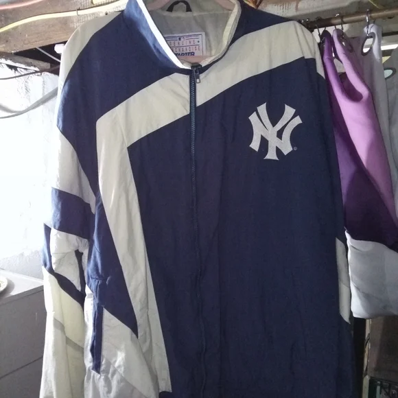 Vintage Men's Yankees Windbreaker - Picture 8 of 12